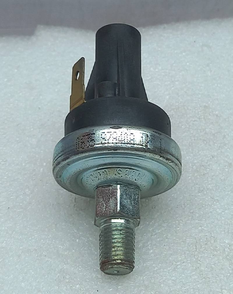 Hobbs 78408 12 N/C Pressure Switch S78408