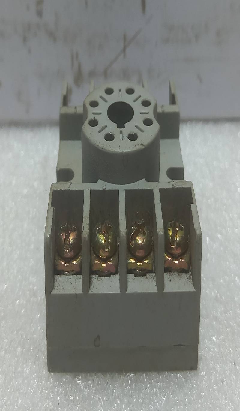 Eaton D3PA2 Relay Socket 10A, 300V Ser. A2 Cutler-Hammer