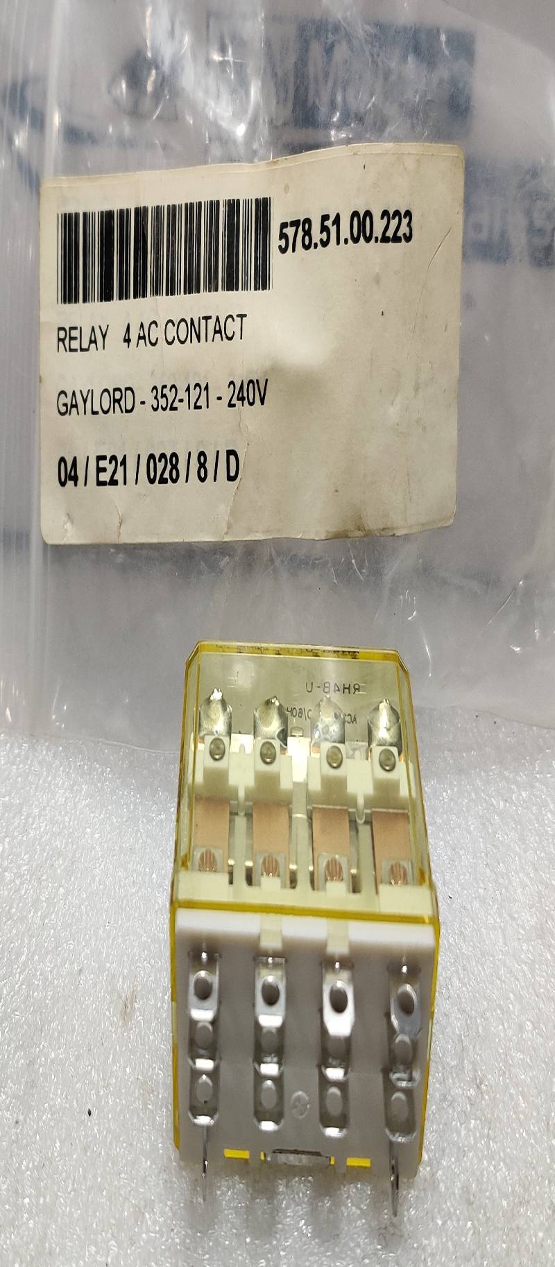 Idec RH4B-U 4AC Contact Relay AC240V 50/60Hz Gaylord 352-121