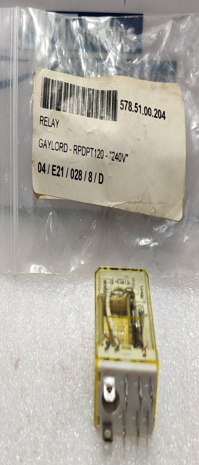 Idec RH2B-U Relay AC220-240V 50/60Hz Gaylord RPDPT120