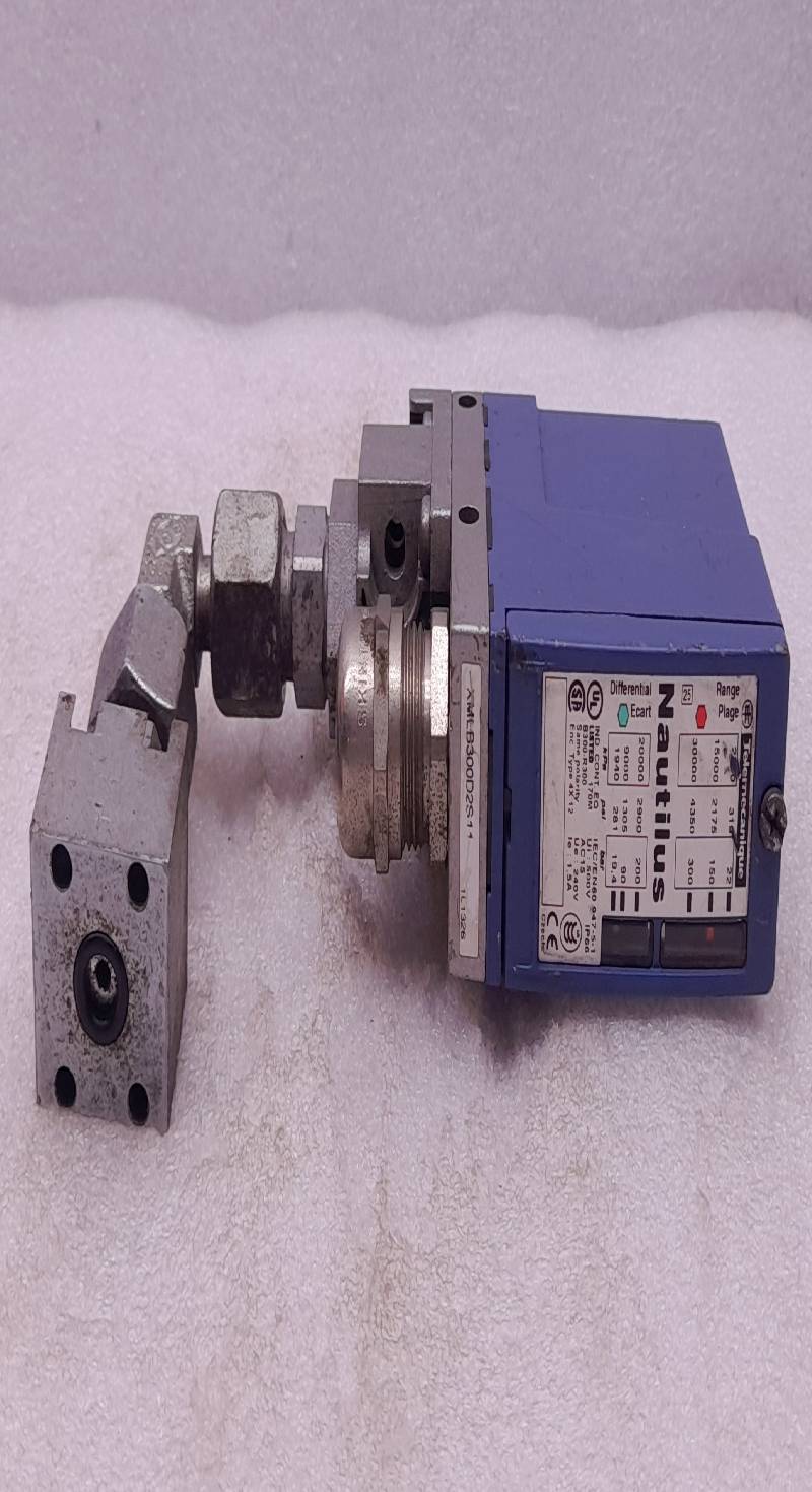 Telemecanique XMLB300D2S11 Pressure Switch