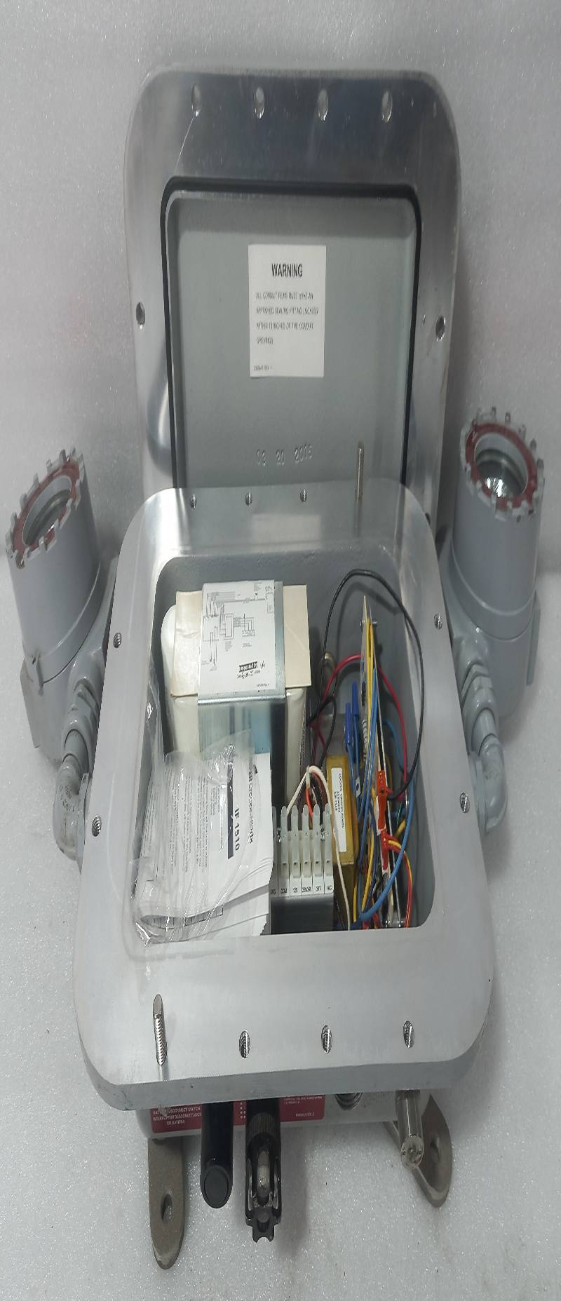 Cooper Crouse-Hinds ELPS502 Hazardous Emergency Light Fixture Model: M05 Type: 3R Appleton ELS2186