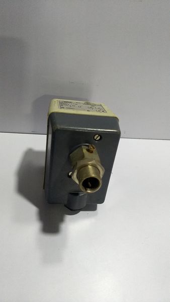 Jumo ATH-2 Thermostat - TW89201 - TN60000962 / 677949 - 0+100 c - 230v IP54 1K/m