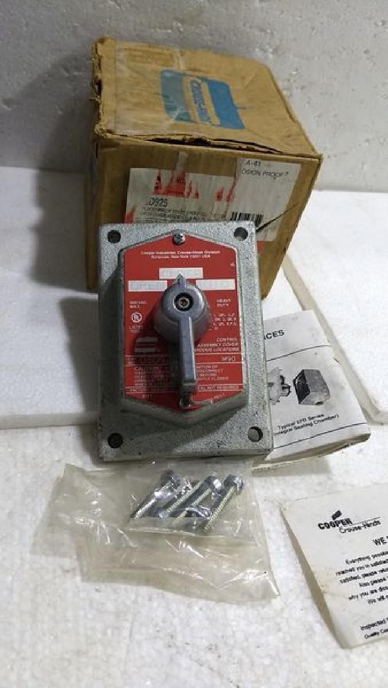 Crouse Hinds Co DSD925 600V 3 Position 2 Circuit Selector Switch with Cover