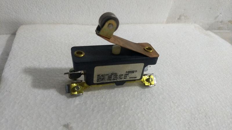 SQUARE D AC PILOT DUTY 9007 AB-2S2 8274939 MO440C SNAP SWITCH