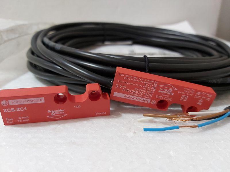 Schneider XCSDMC59010EX Short Magnetic Safety Switch Cable 10 M