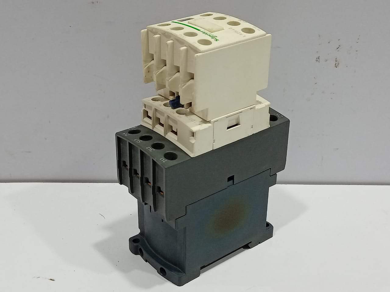 Schneider LC1DT25 Contactor 5-24V With LADN40 Contact Block