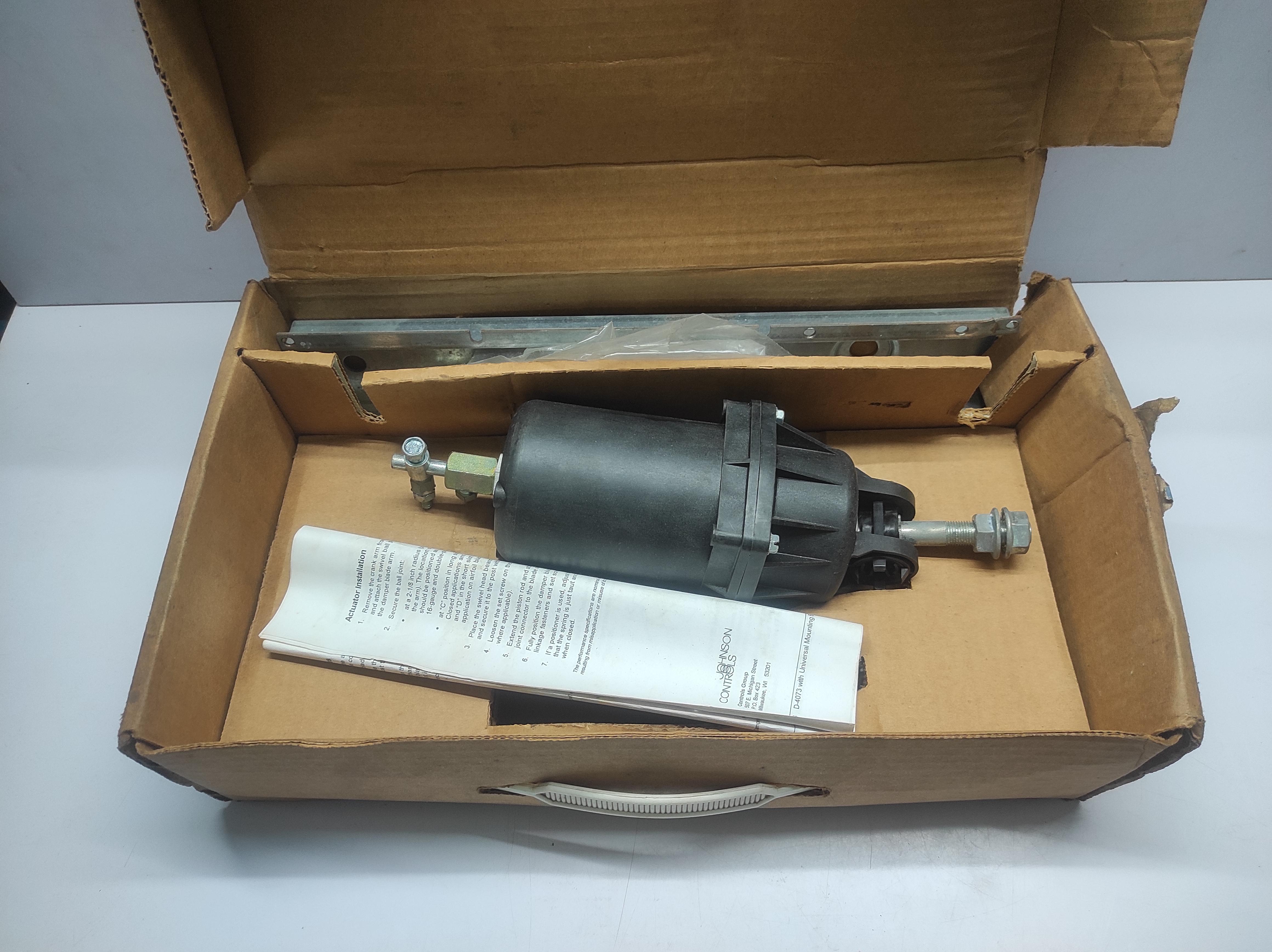 Johnson Control D-4073-2 Damper Actuator With 8 To 13 Psig Spring And Universal Mounting