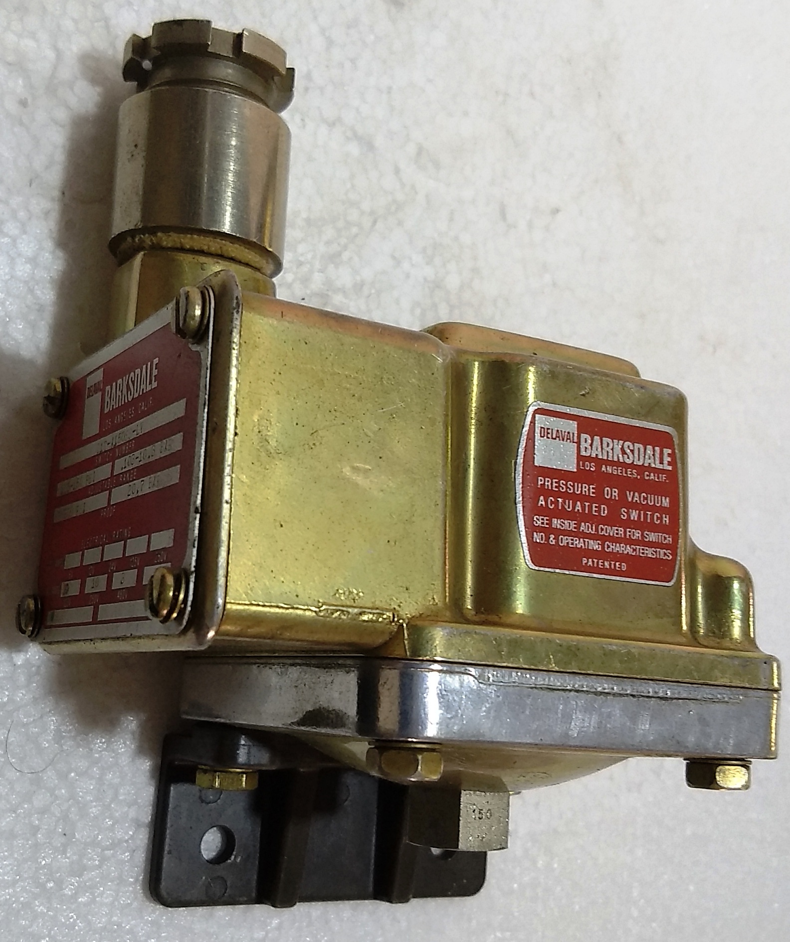 Barksdale Pressure or Vaccum Actuated Switch D1T-A150SS-LV 1.5 to 150 PSI Range