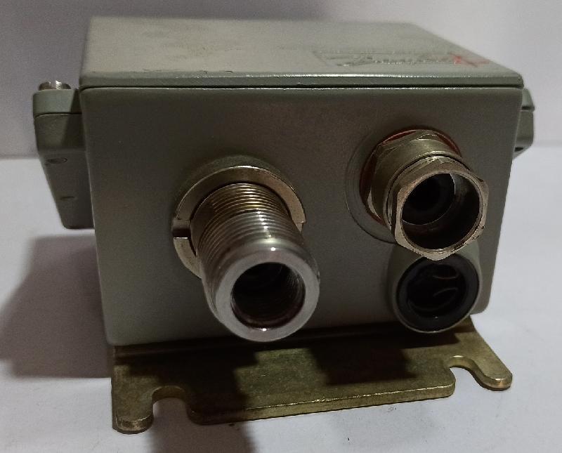 Danfoss Pressure Switch 084G2137 EMP2 PA 0...6 Kp/Cm2 PP-18 Kp/cm2