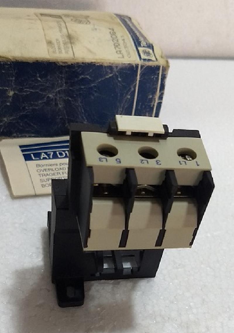 Telemecanique LA7 D2064 Contact Block Mounting Adapter