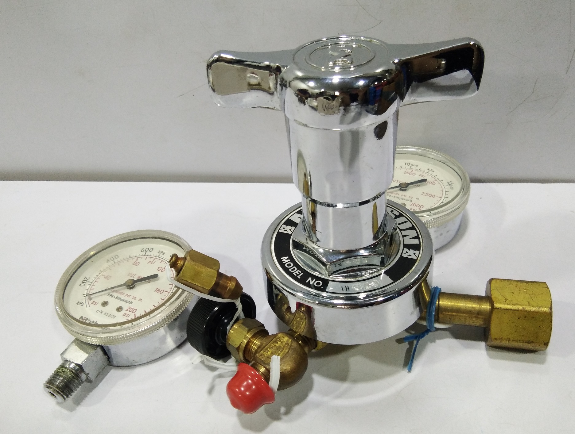 MATHESON 1H320 GAS REGULATOR