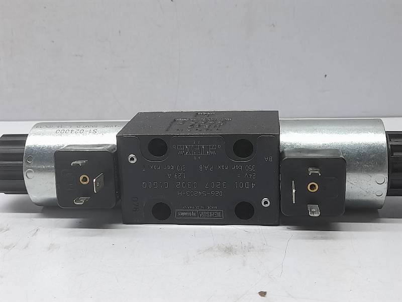Denison Hydraulics 026-54203-H Solenoid Operated Directional Control Valve 4 D01 3207 0302 C1G0Q 24VDC 1.29A