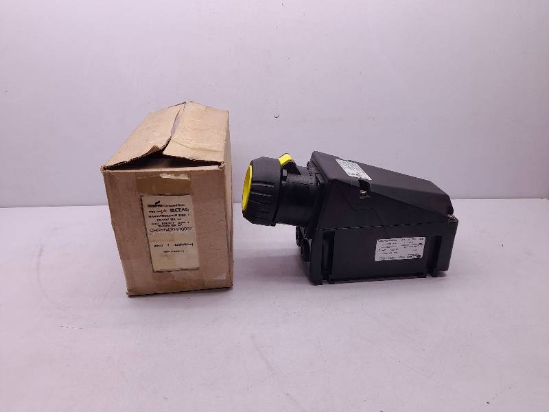 Cooper Crouse Hinds CEAG GHG5114304R0002 Power Connector Wall Socket Zone 1 16A- 4H 130V~ Ui 400V 2P+E