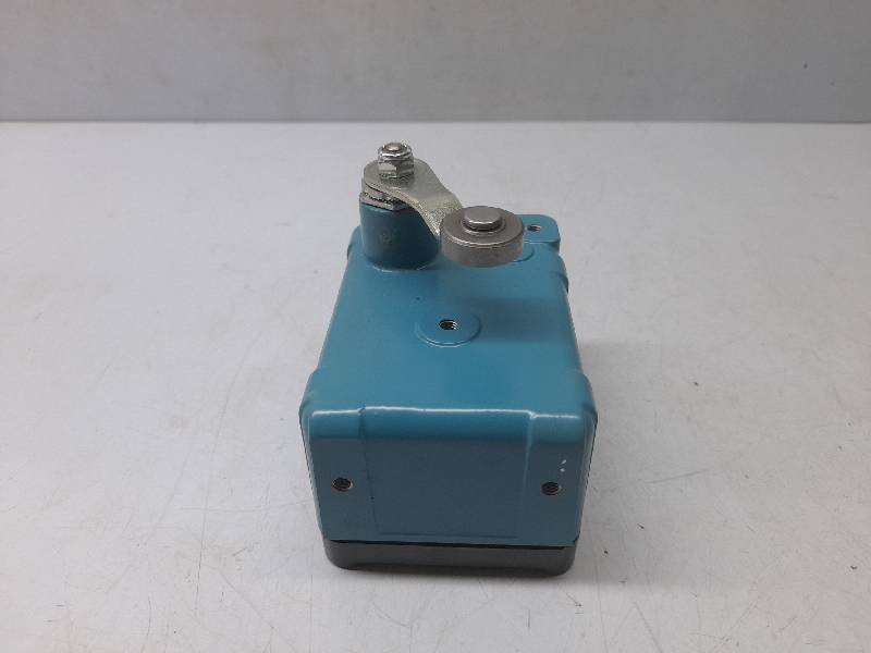Honeywell OPD-AR 1640 Micro Switch Roller Lever OPDAR Enclosed Limit Switch
