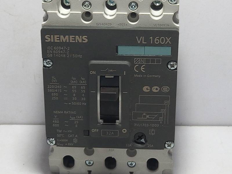 Siemens 3VL1703-1DD33-0AA0 Circuit Breaker VL 160X 32A 3P
