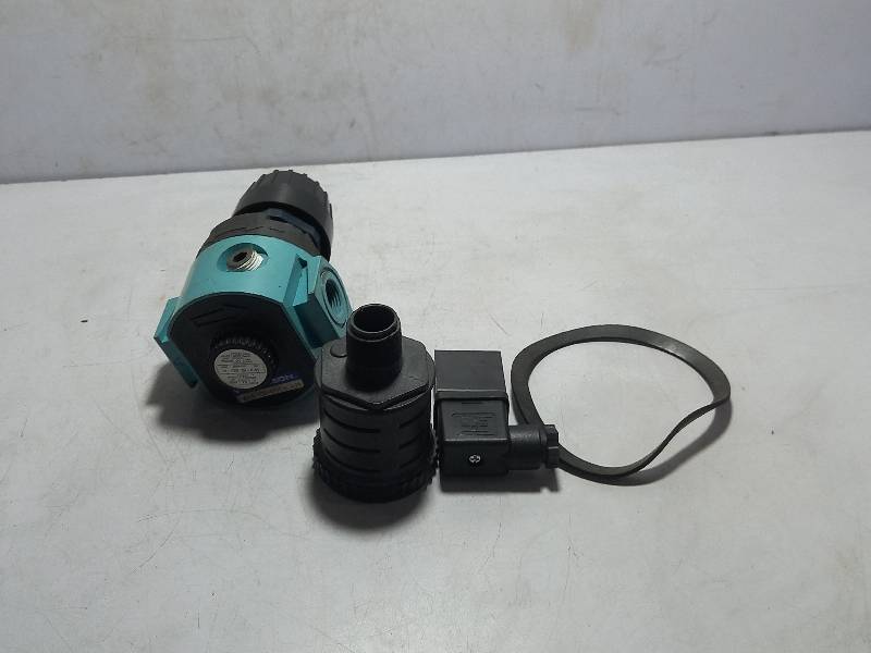 WILKERSON R-16-C3-00A A94  PNEUMATIC REGULATOR 