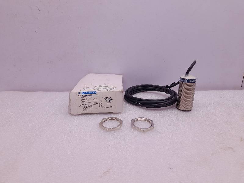 TELEMECANIQUE XS1M30MA230 Inductive proximity switch  24…240VAC/D  5…300ma AC  5…200ma DC