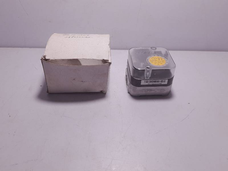 Dungs GW 10 A4 Pressure Switch / 50-60Hz 10A 250V / Pmax = 500mbar Gas