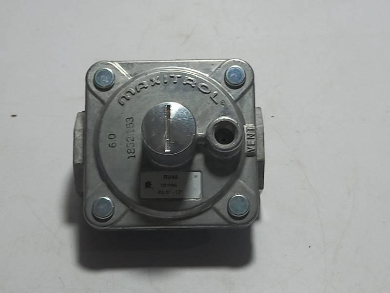 Maxitrol RV48 Gas Pressure Regulator / ½ Psig / Po 5”-12”