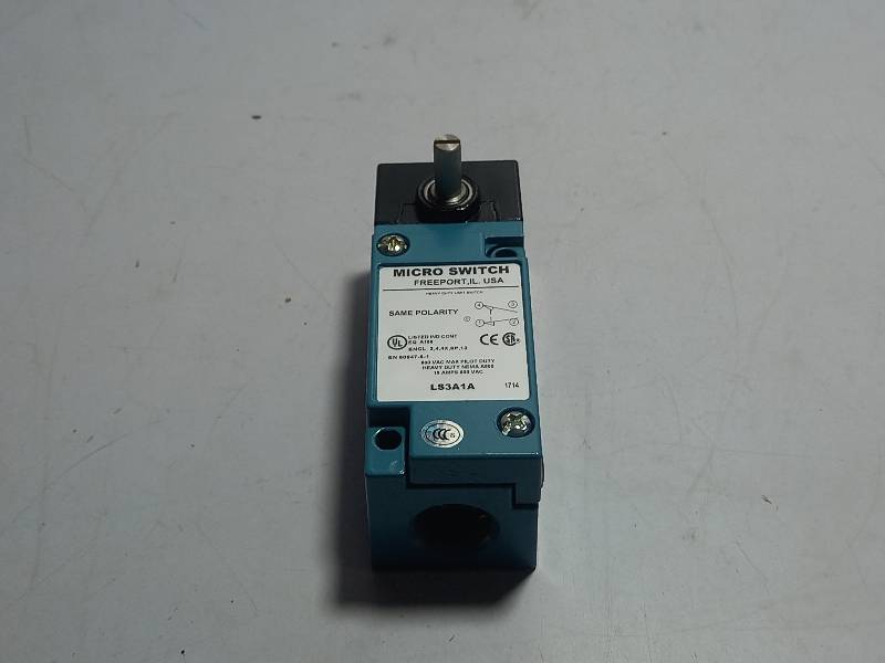 Honeywell LS3A1A Micro Switch / 600 VAC MAX Pilot Duty/Nema A600/10 AMPS 600 VAC