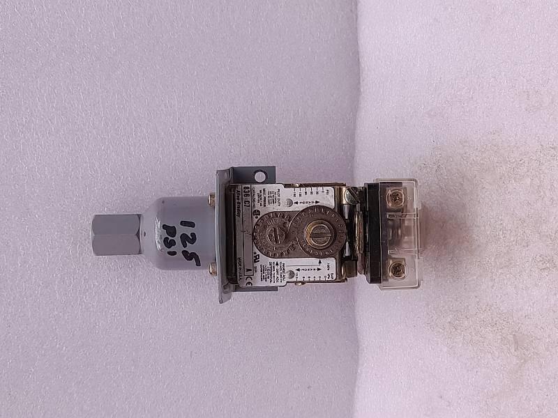 Allen-Bradley 836-C7  Pressure Control  AC-125VA 24 TO 600V  DC-57.5VA 125 to 250V