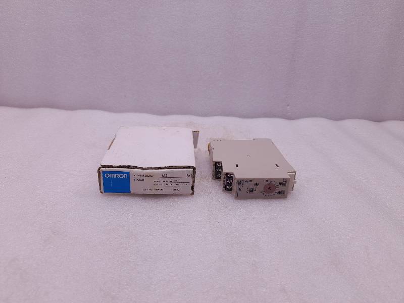 Omron H3DE-M2  Timer  0.1s to 120h  24 to 230VAC/ DC  50/60Hz
