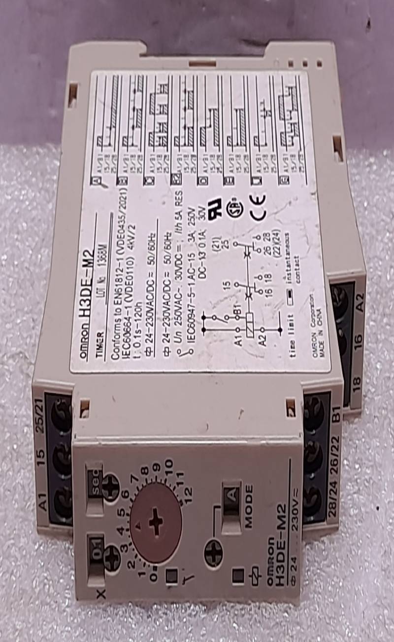 Omron Corporation H3DE-M2 Timer Relay T: 0.1s-120h 24-230VAC/DC~ 50/60Hz