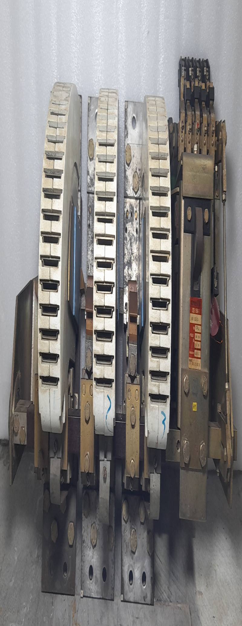 CEM ELECTRO CEI 158-1 Bar Connector Ith: 1250A Poles: 500V~ Ue= 50V TURE 1250/30