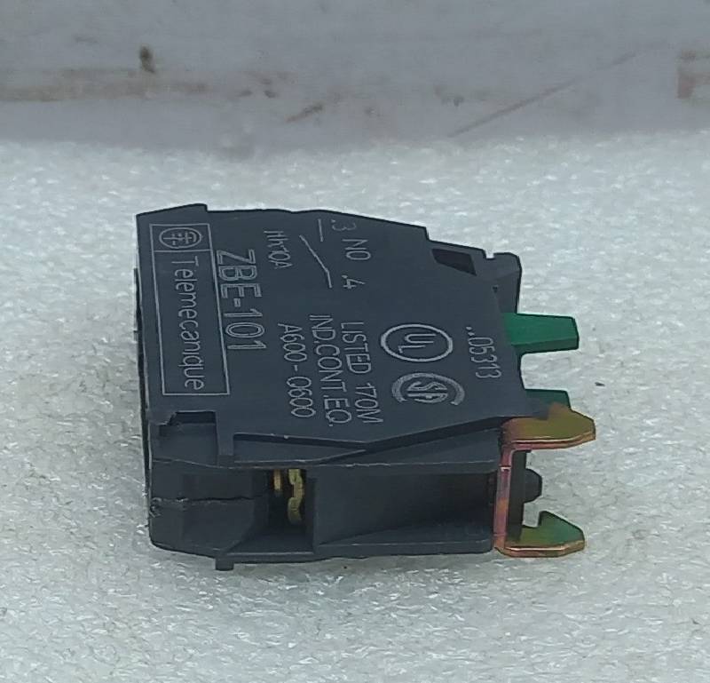 Telemecanique ZBE-101 Contact Block A600-Q600 AC 15 240V 3A 4PCs In Lot