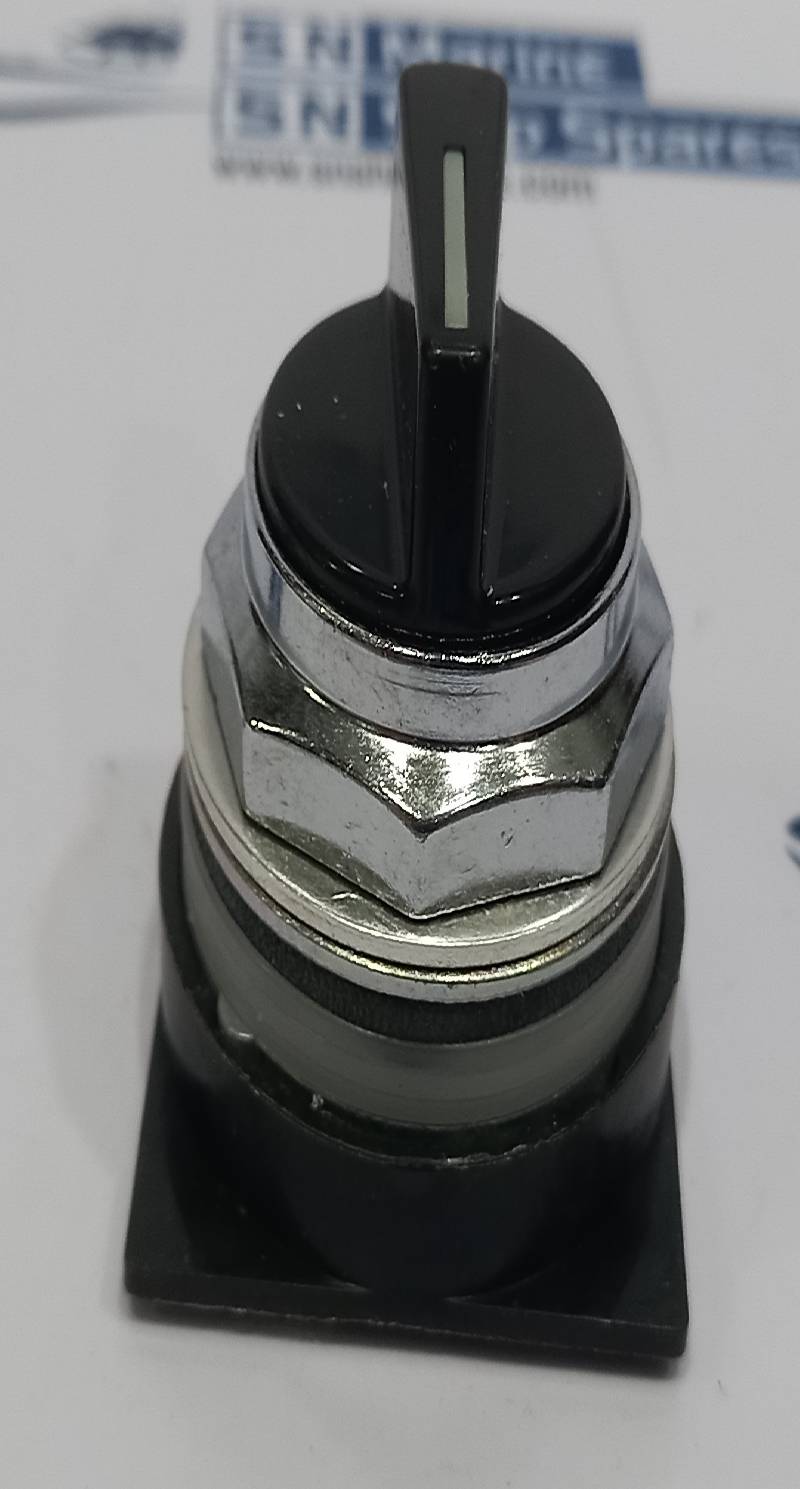 General Electric CR104PSG84B Selector Switch Heavy Duty Black Cap 3POS