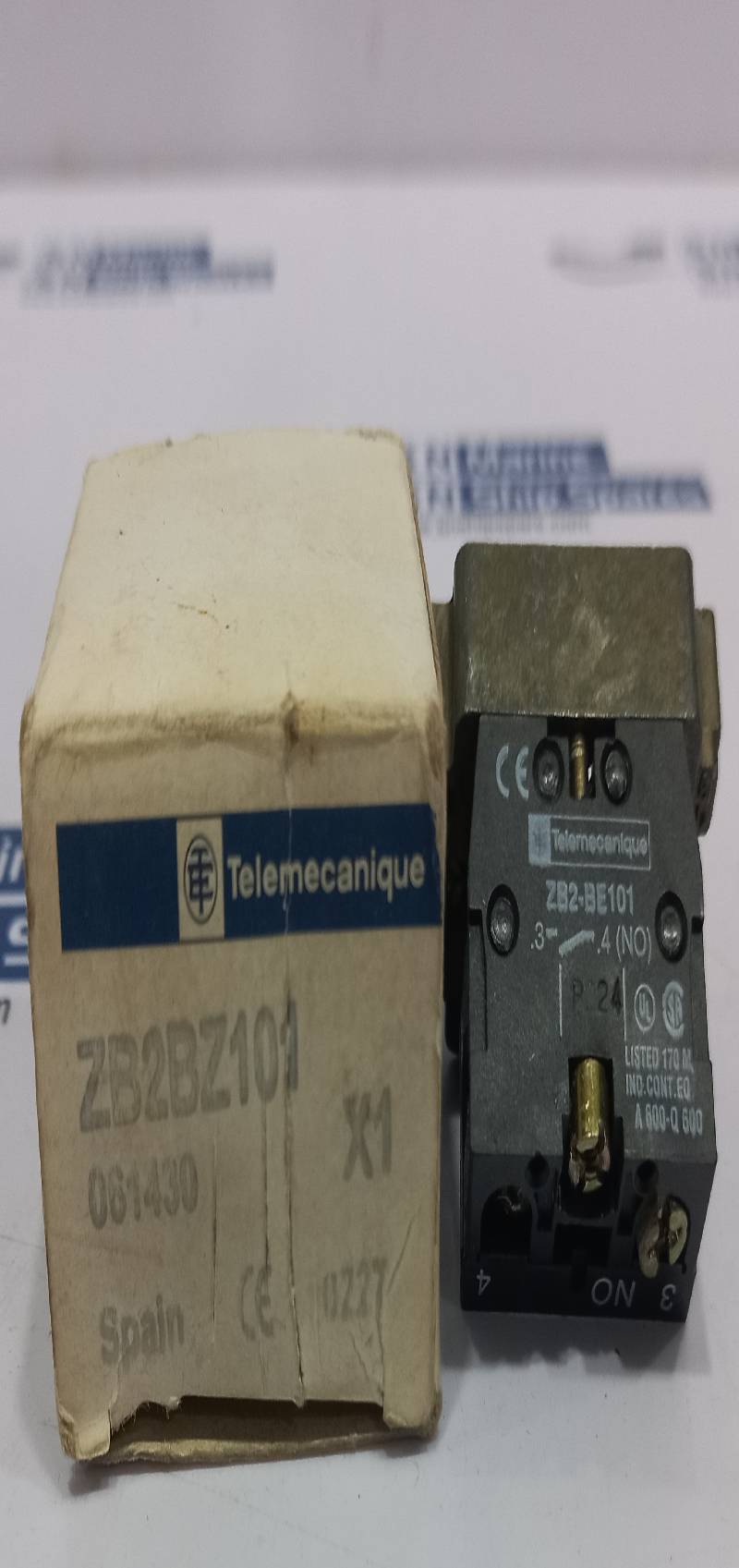 Telemecanique ZB2BZ101 Contact Block With Mounting Base A600 Q600