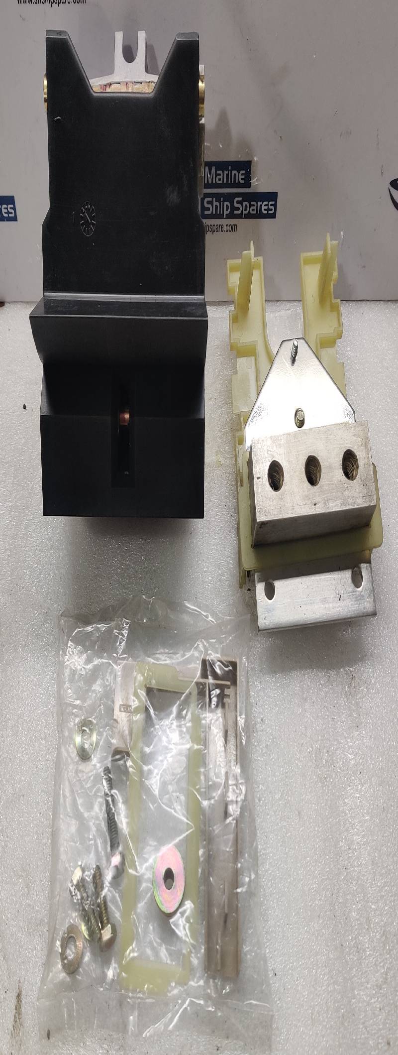 Merlin Gerin TC4164 114 0685646C Masterpact Fixing Pole-32H-3/3