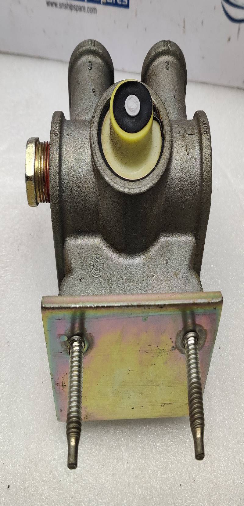 Bendix T-294868-C Air Brake Valve And Bracket Assembly