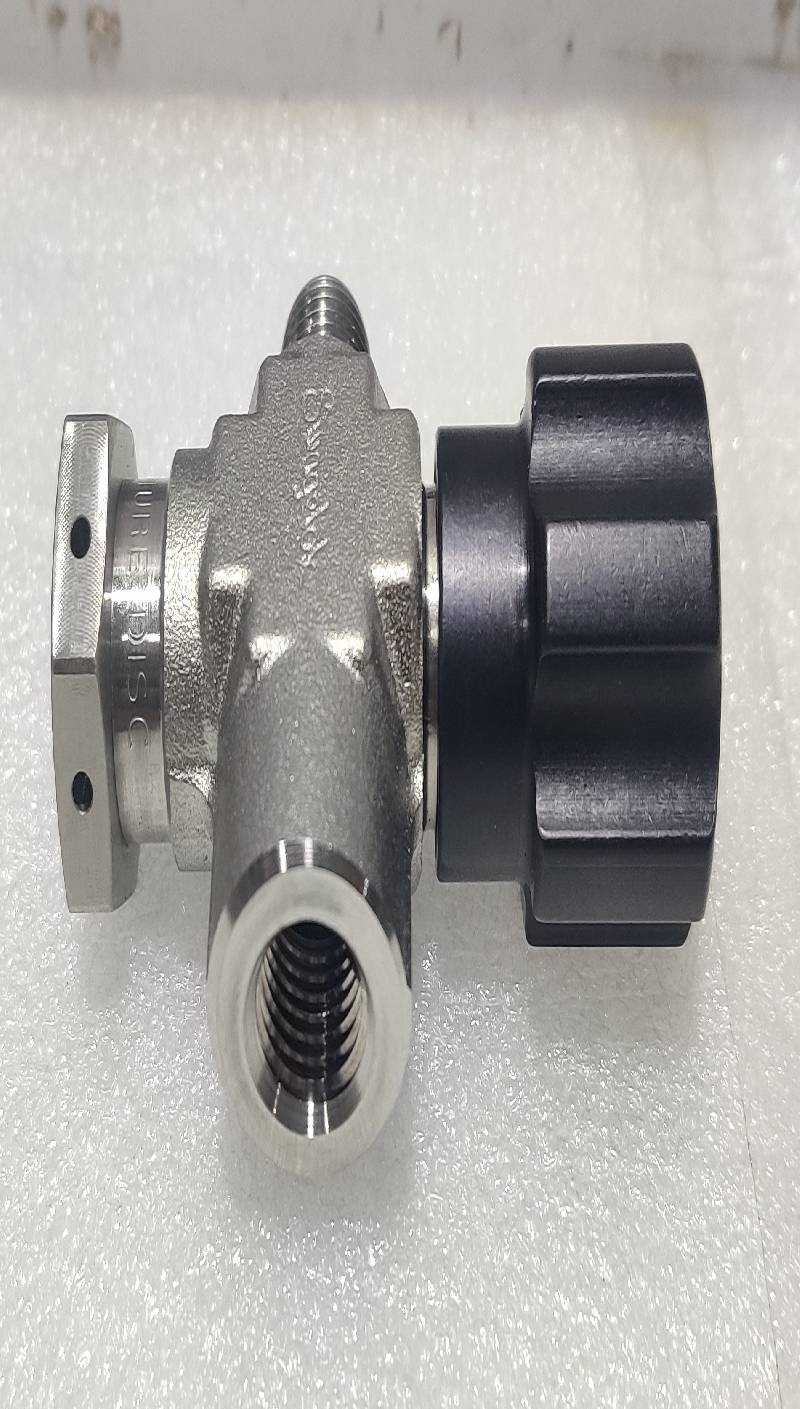 Swagelok SS-16DKM4-F4-1 Integral Bonnet Non-Rotating Needle Stem Valve