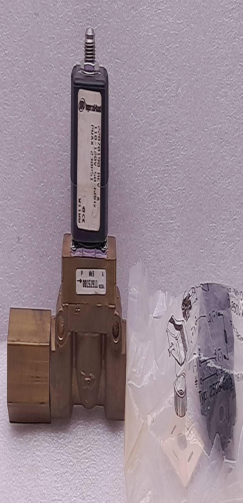 Ingersoll Rand 22870190 Rev A Solenoid Valve  110-120V 50-60Hz  Pmax 230Psi  00151911  39120472