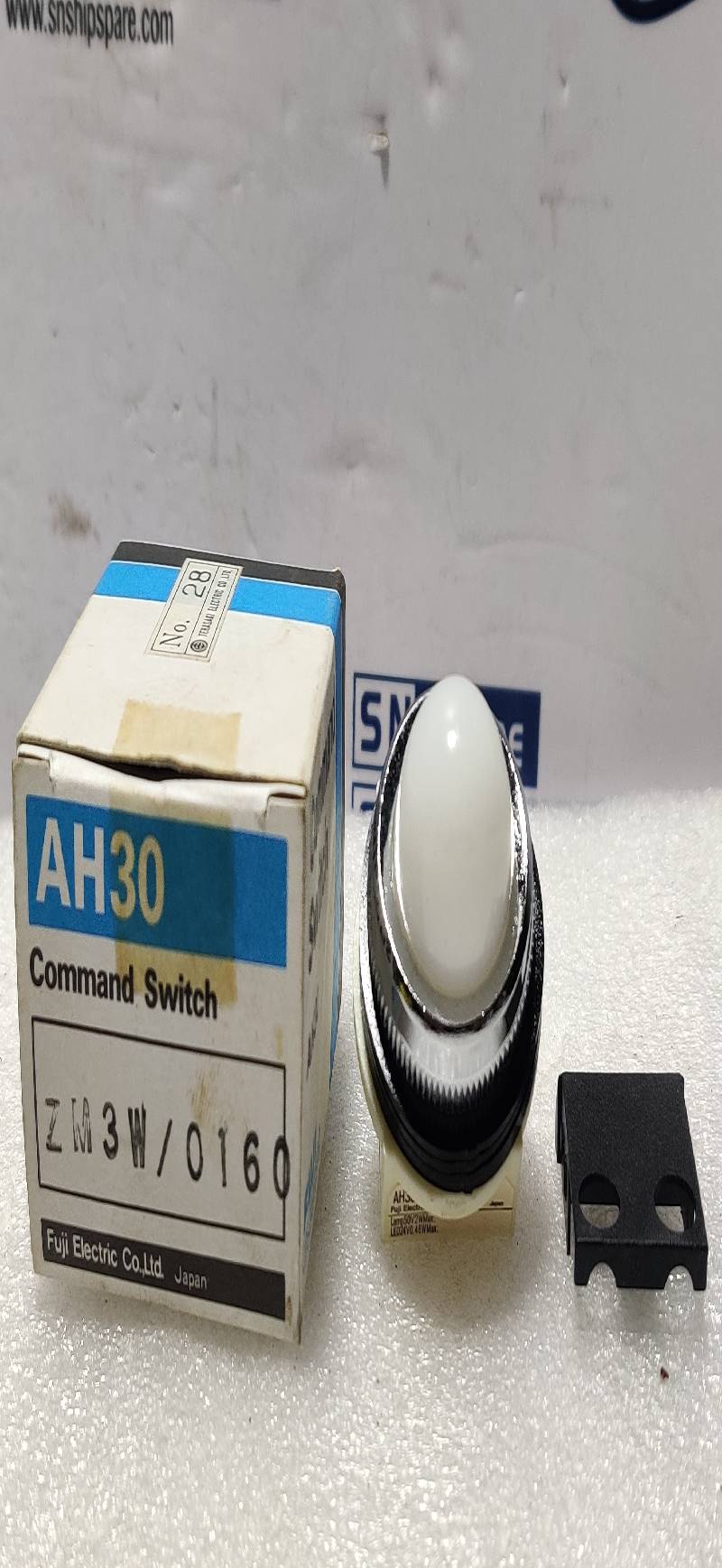 Fuji Electric AH30-ZM3-0160 Command Switch White Pilot Light 50V 2W Max