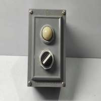 Allen Bradley 800H-2HZ4R Ser C Heavy Duty Enclosure Selector Switch With Indicating Light