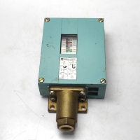 Telemecanique XMG-B280 Pressure Switch